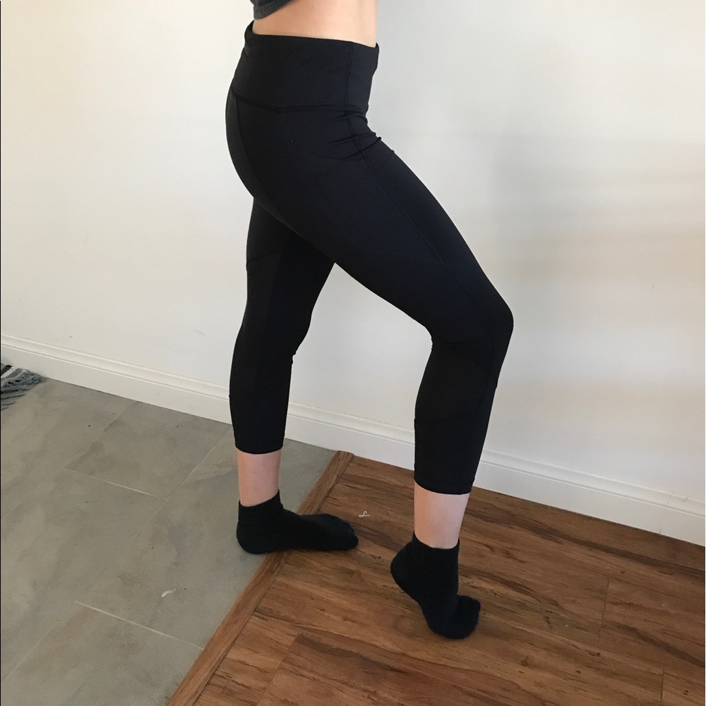 Black crop lululemon leggings/Lululemon